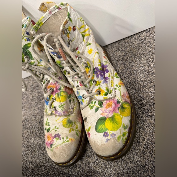 Doc martens women’s Floral Lace-Up Boots size 9 - Picture 5 of 10